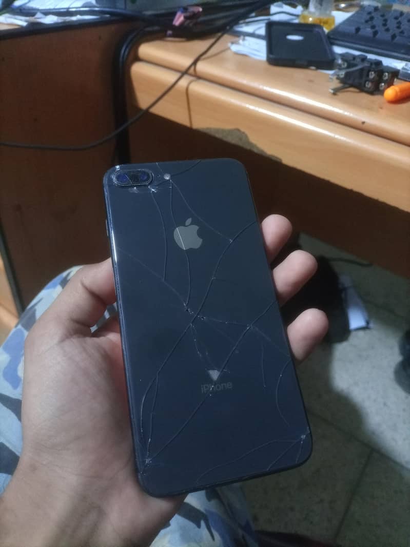 Apple iPhone 8 Plus 2