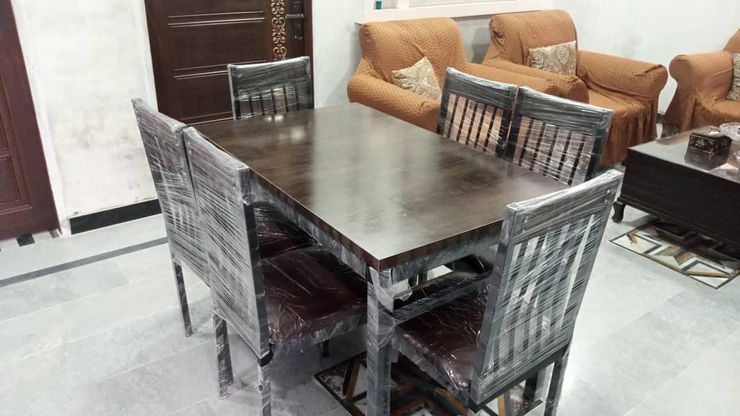 Dining table with 6 Chairs 0