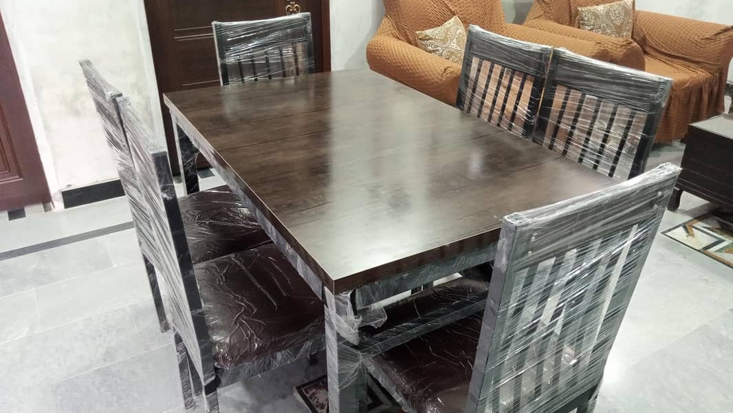 Dining table with 6 Chairs 4