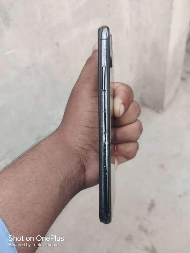 Apple iPhone X 3