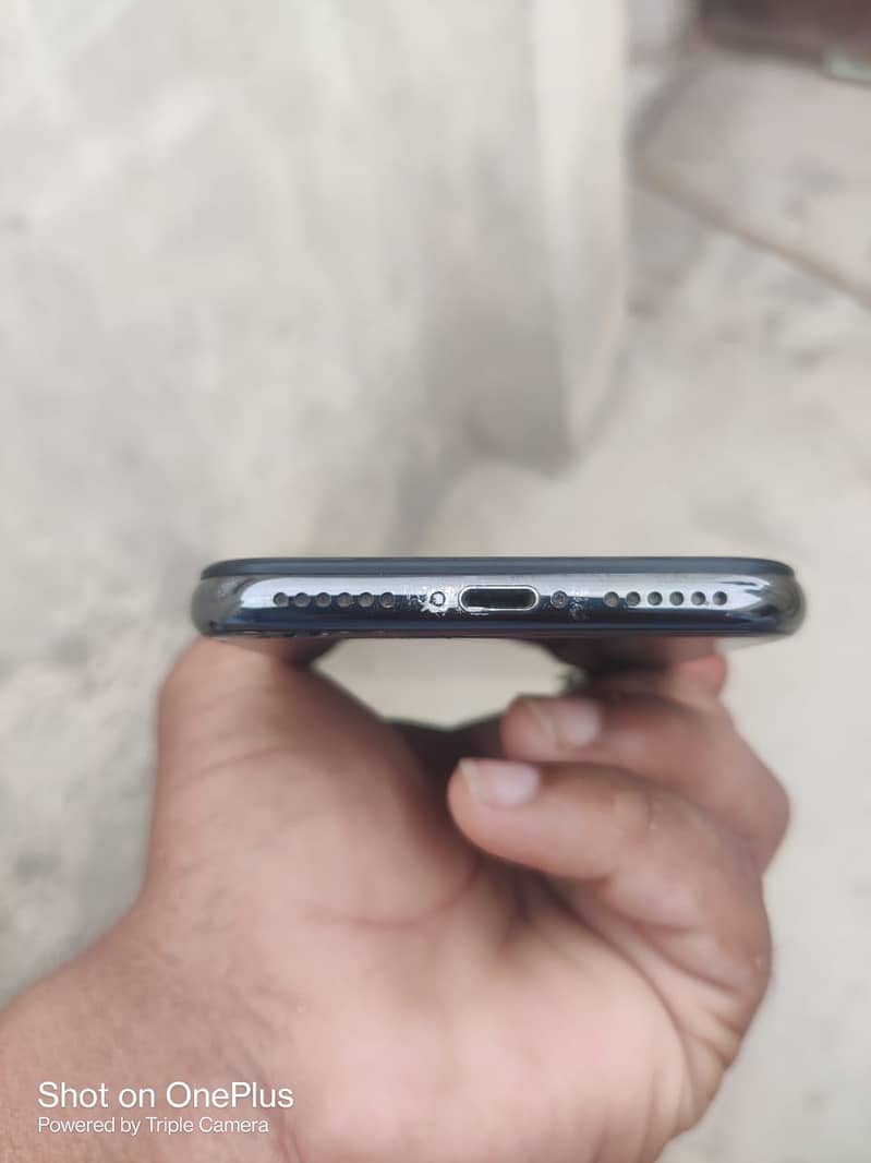 Apple iPhone X 4