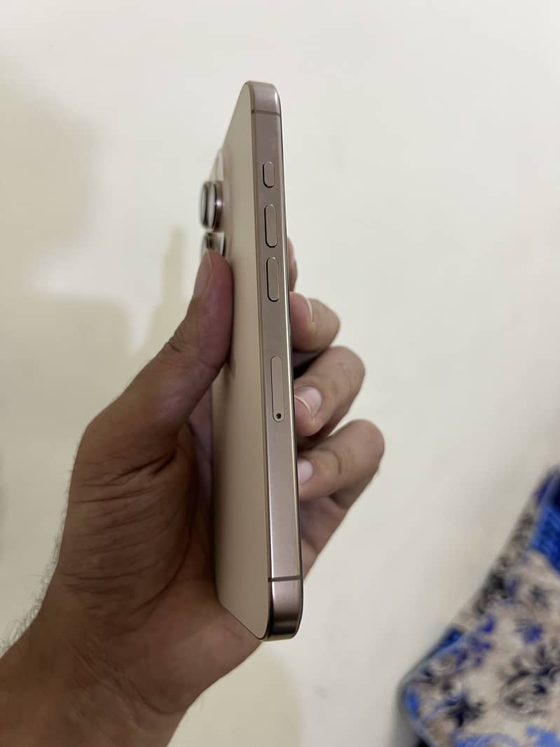 Apple iPhone 16 Pro 1