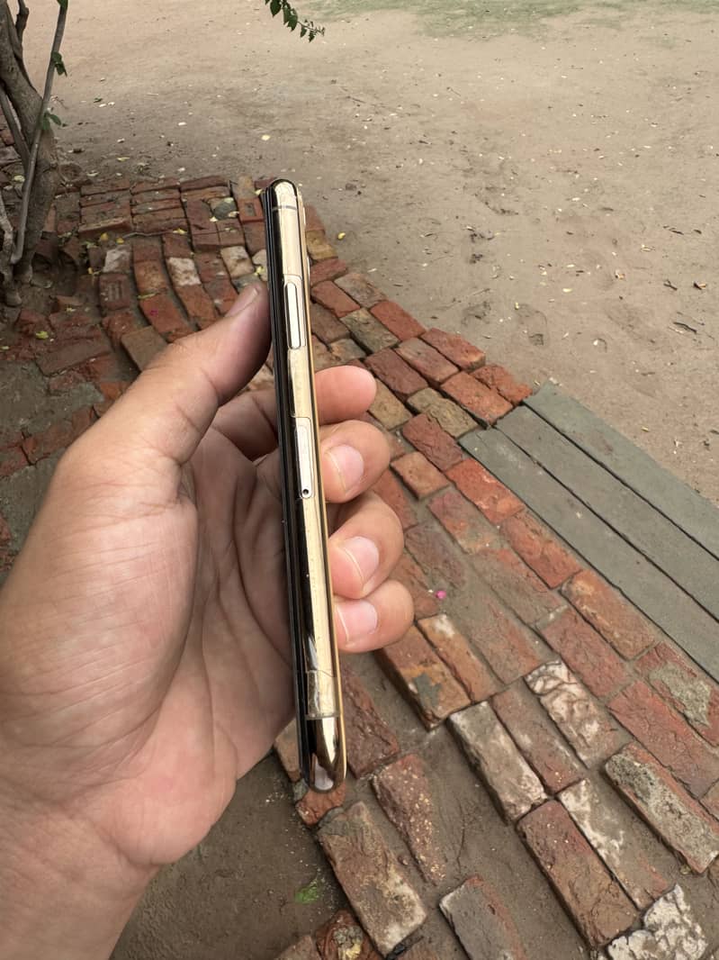 Iphone 11 pro 4