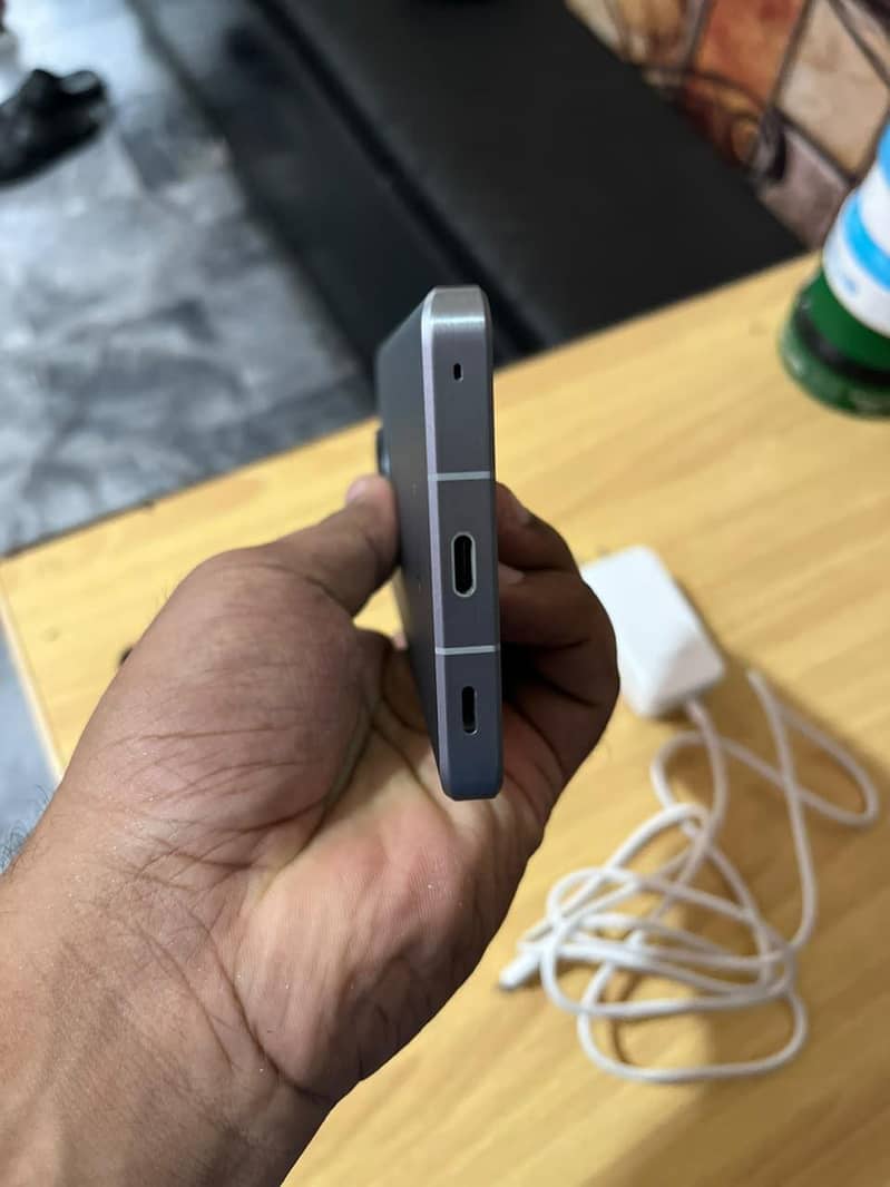 Sharp Aquos Sense7 6
