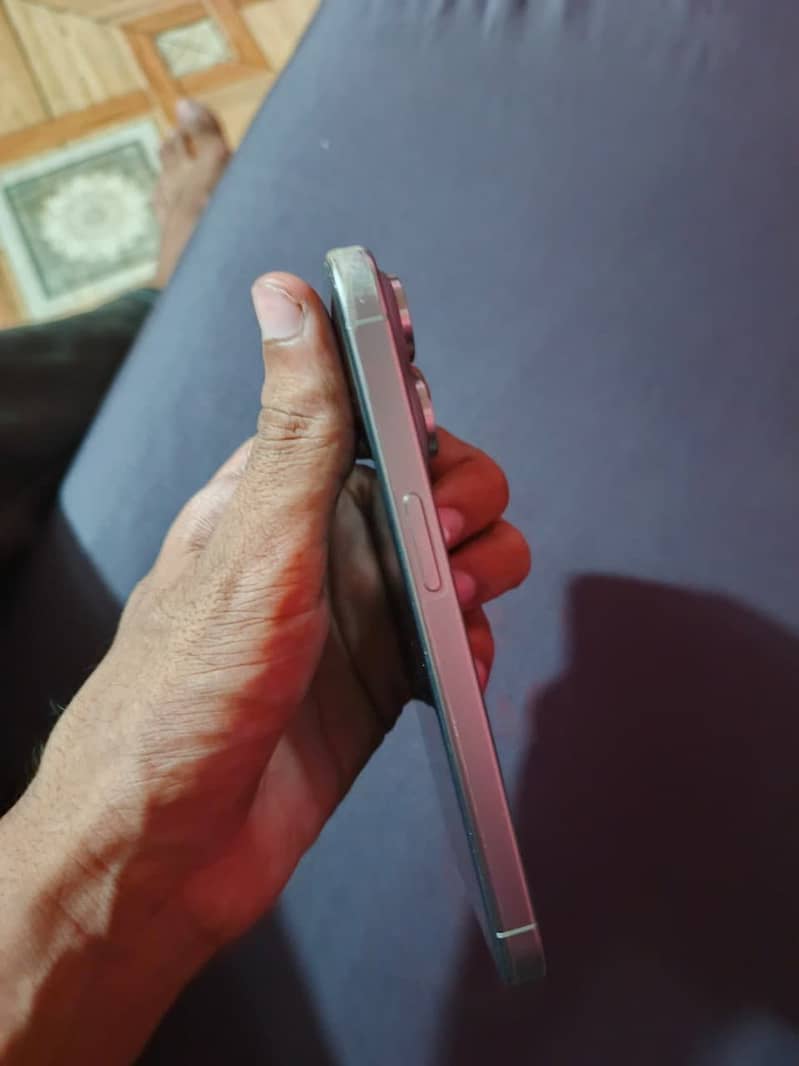 Apple iPhone 15 Pro 2