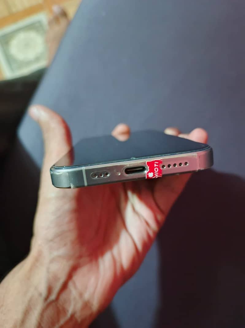 Apple iPhone 15 Pro 3
