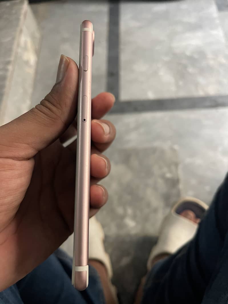 Apple iPhone 7 Plus 2