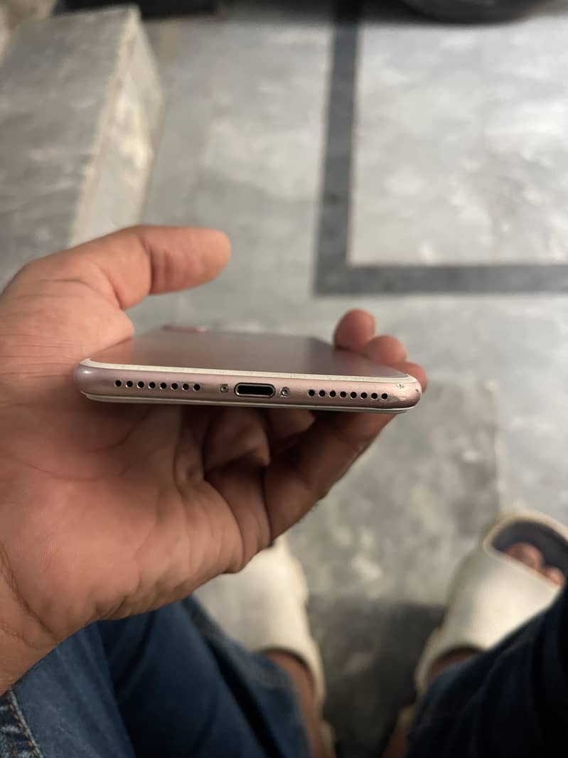 Apple iPhone 7 Plus 5