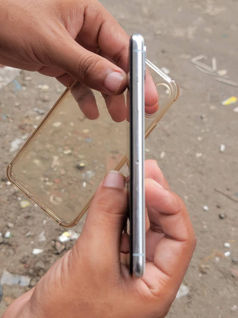 Apple iPhone X 6