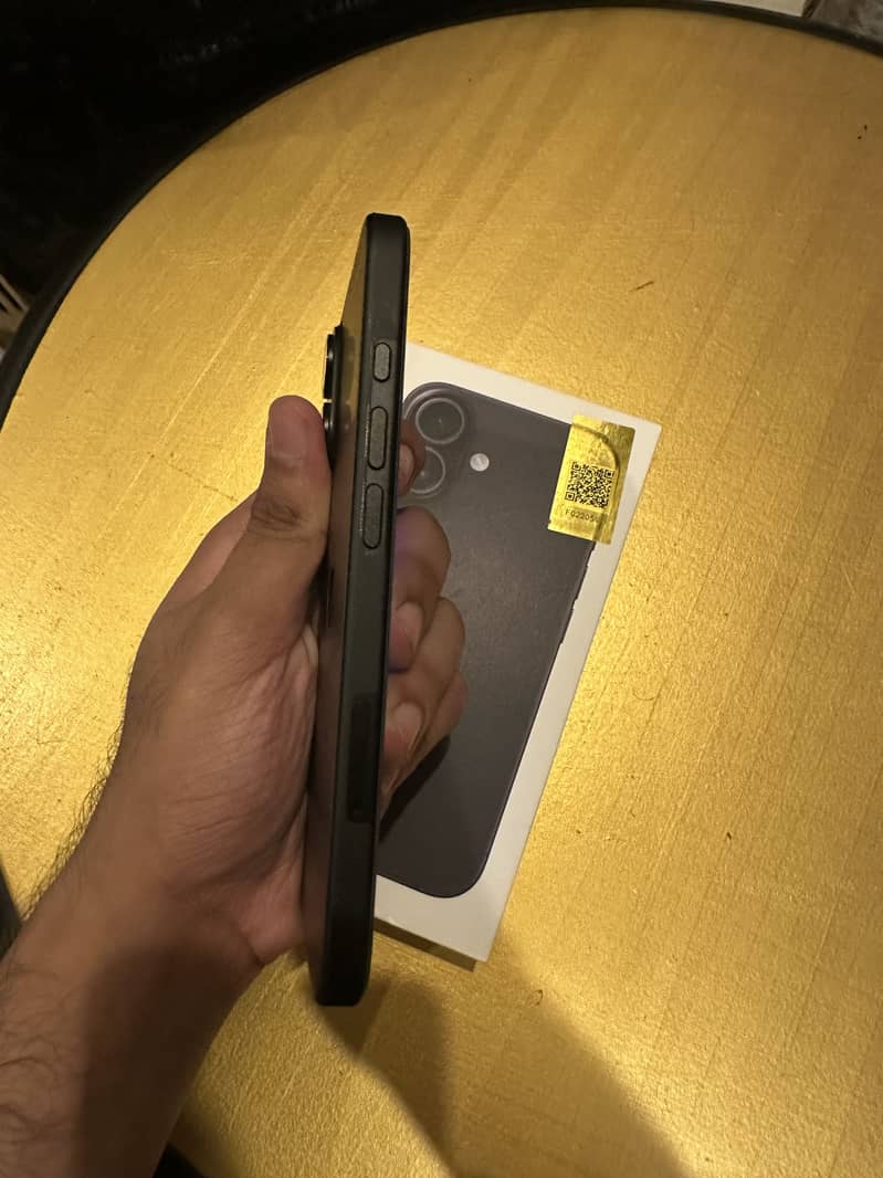 Apple iPhone 16 1
