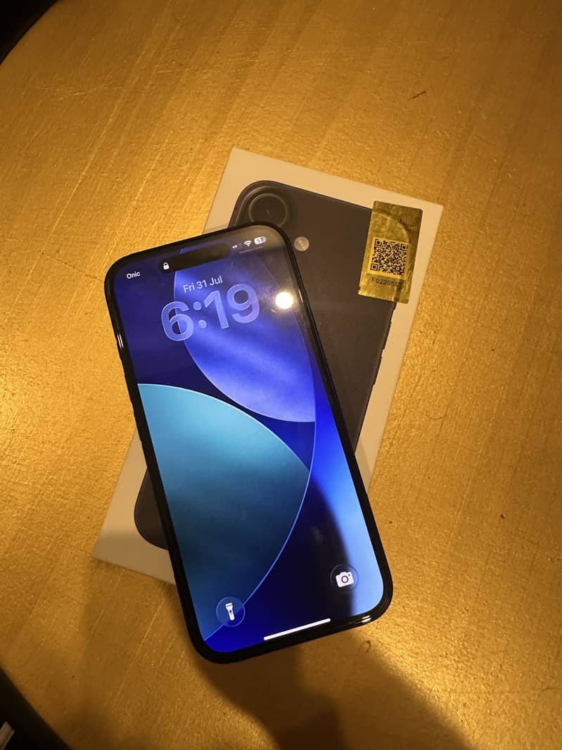 Apple iPhone 16 2