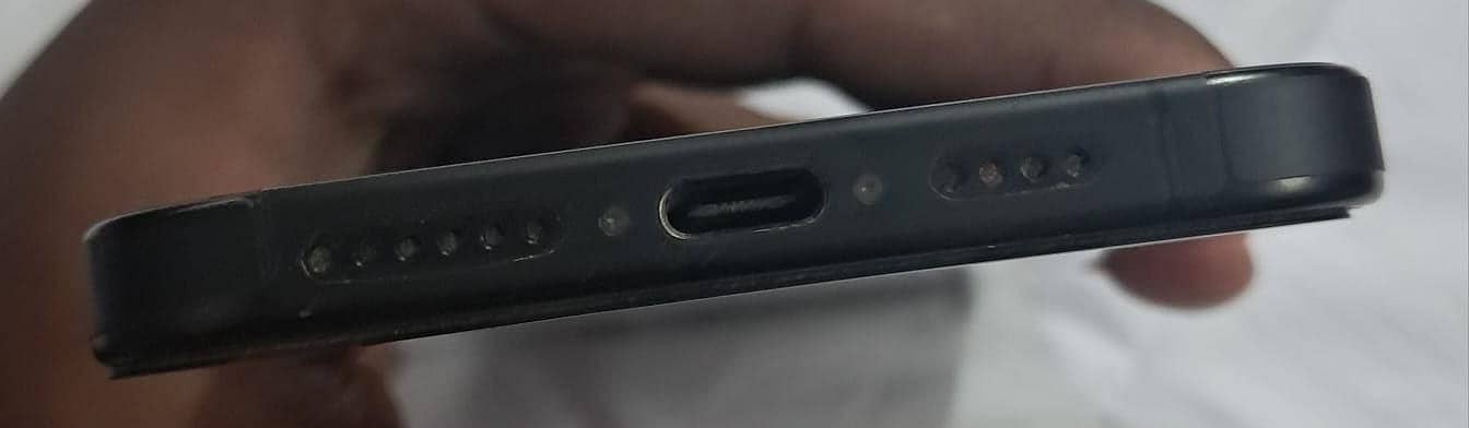Apple iPhone 15 Pro Max 4