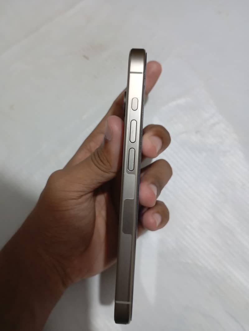 Apple iPhone 15 Pro 3