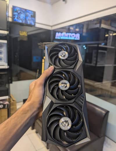 MSI RTX GAMING X TRIO 3070 & RYZEN 5 3600 GAMING PC