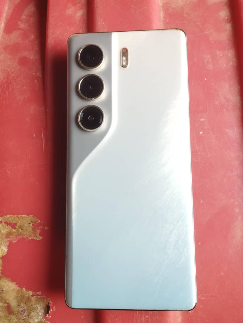 Tecno CAMON 40 Pro 9