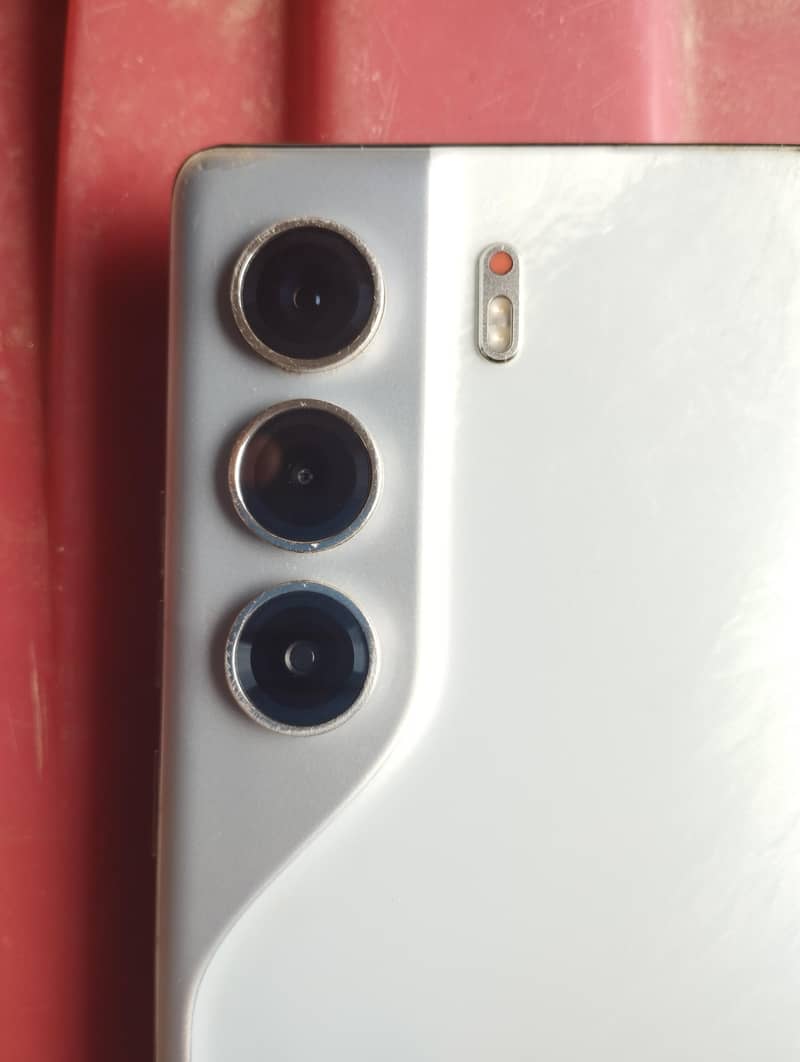 Tecno CAMON 40 Pro 11