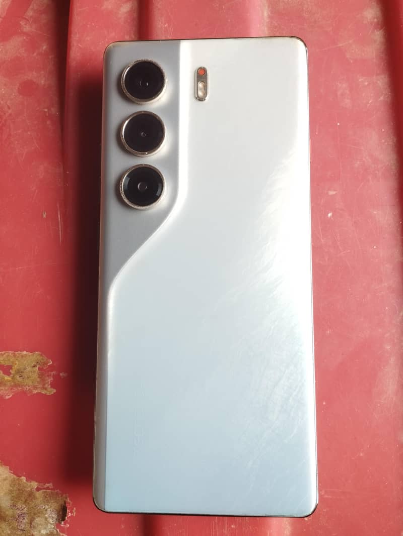 Tecno CAMON 40 Pro 12