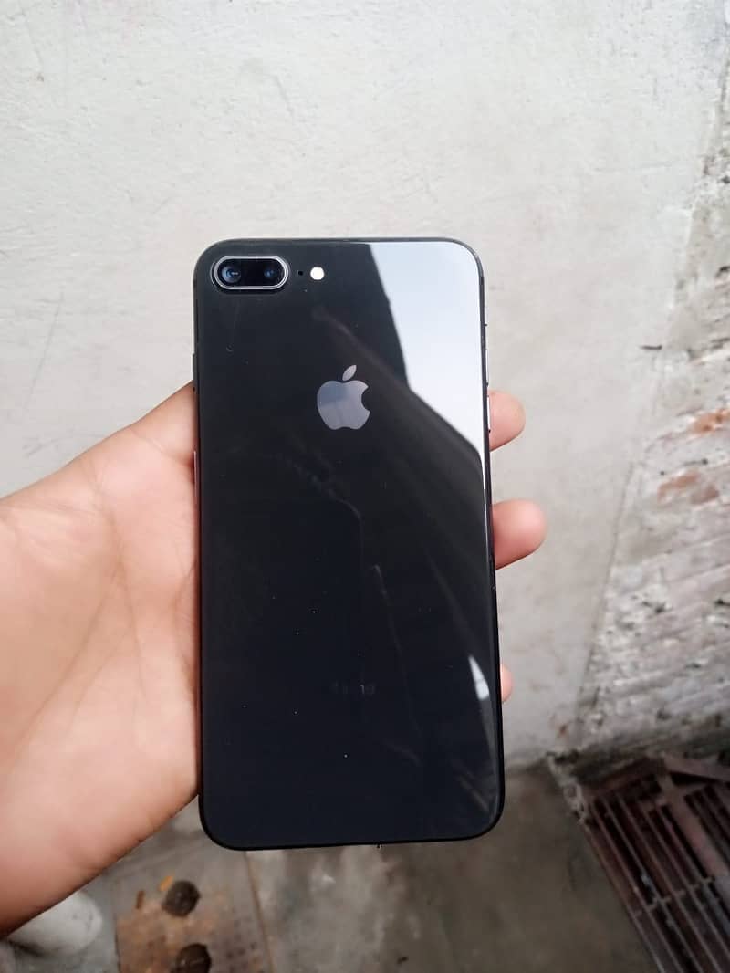 Apple iPhone 8 Plus 1