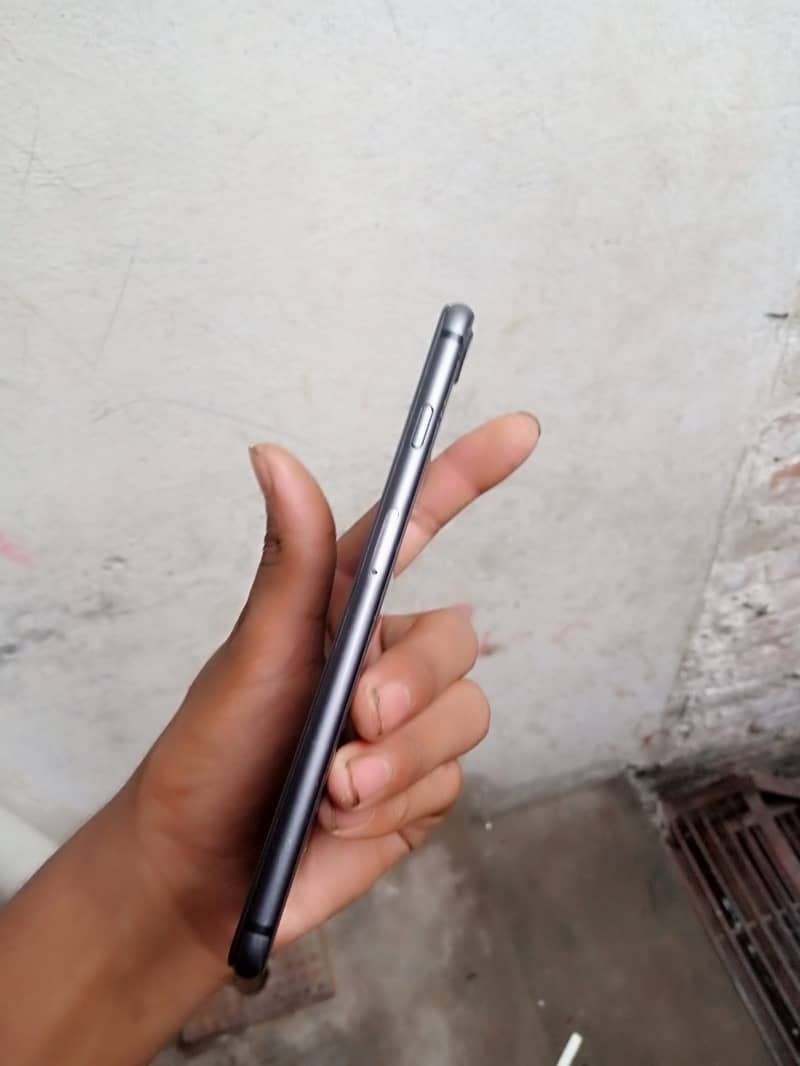 Apple iPhone 8 Plus 3