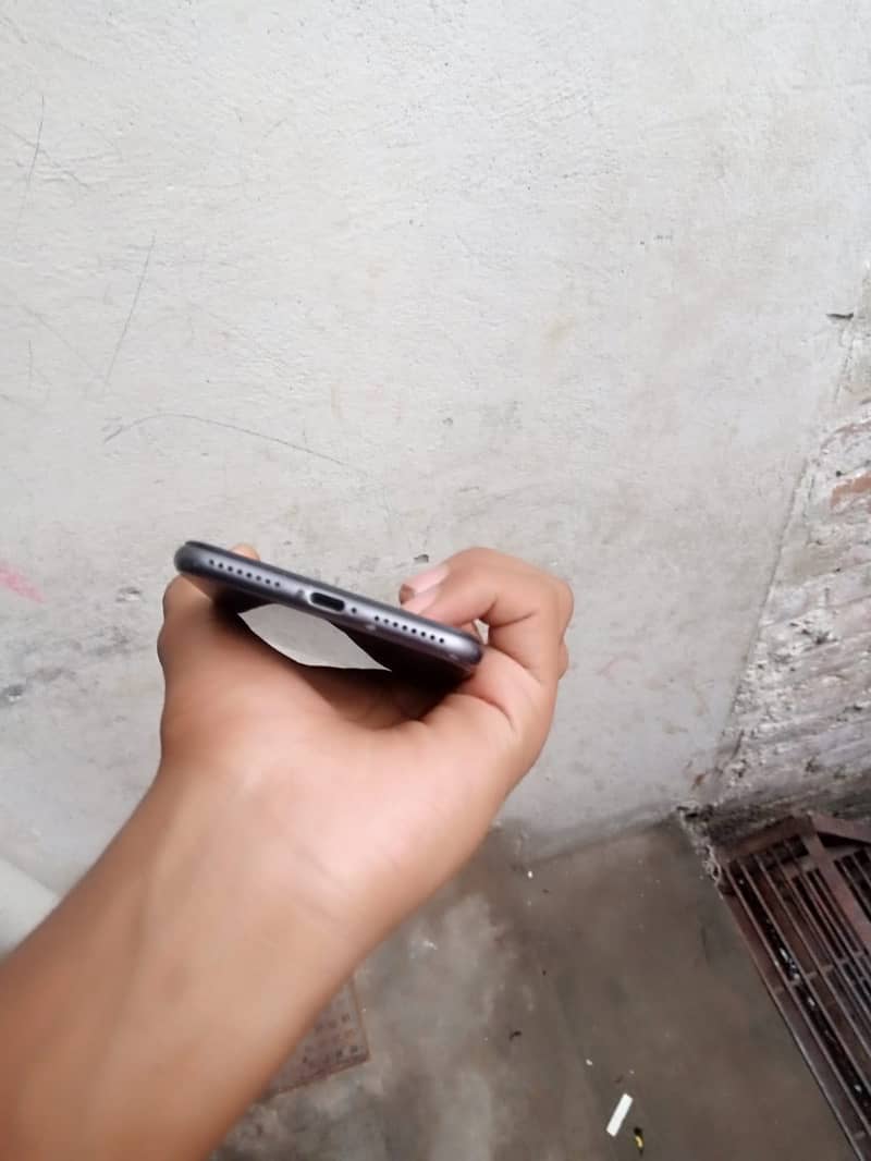 Apple iPhone 8 Plus 4