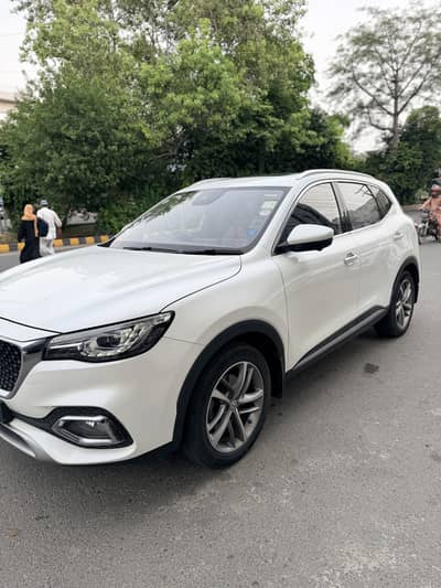 MG HS 2022
