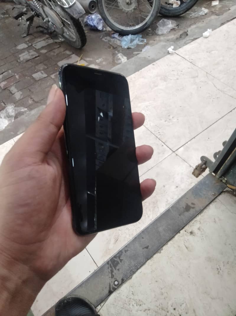 Apple iPhone 11 Pro 1