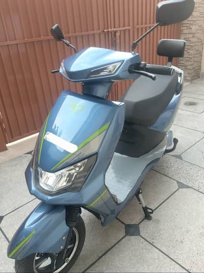 YJ Future Electric Scooty
