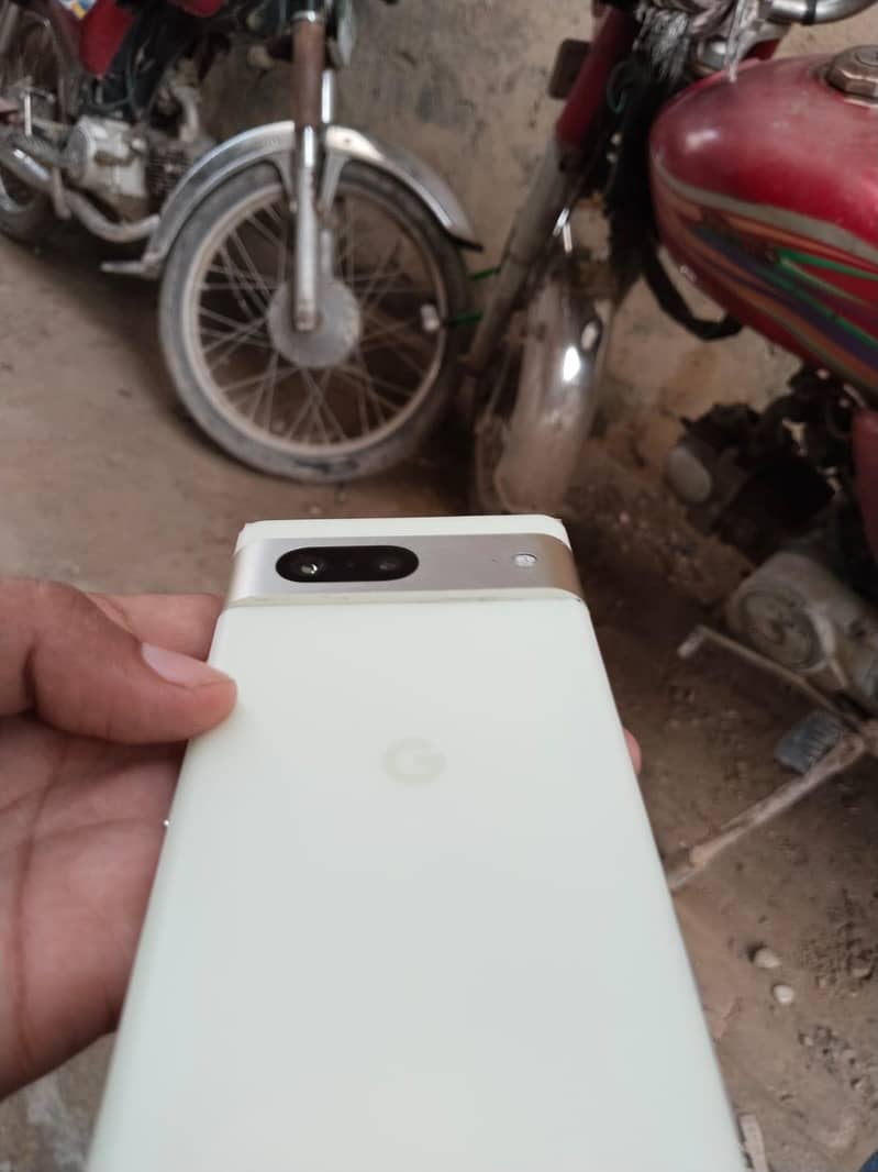Google Pixel 7 4