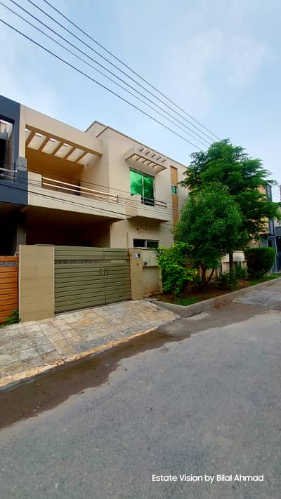 0321 86 10 688 Beautiful 5 Marla house with 4bedrooms 1 drawing 1 kitchen Tv lounge big car garage