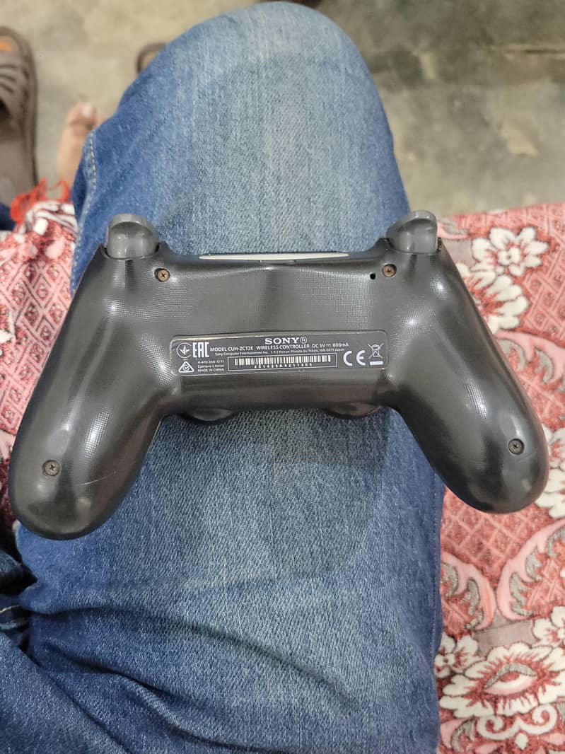 PS4 pro genuine controller 2