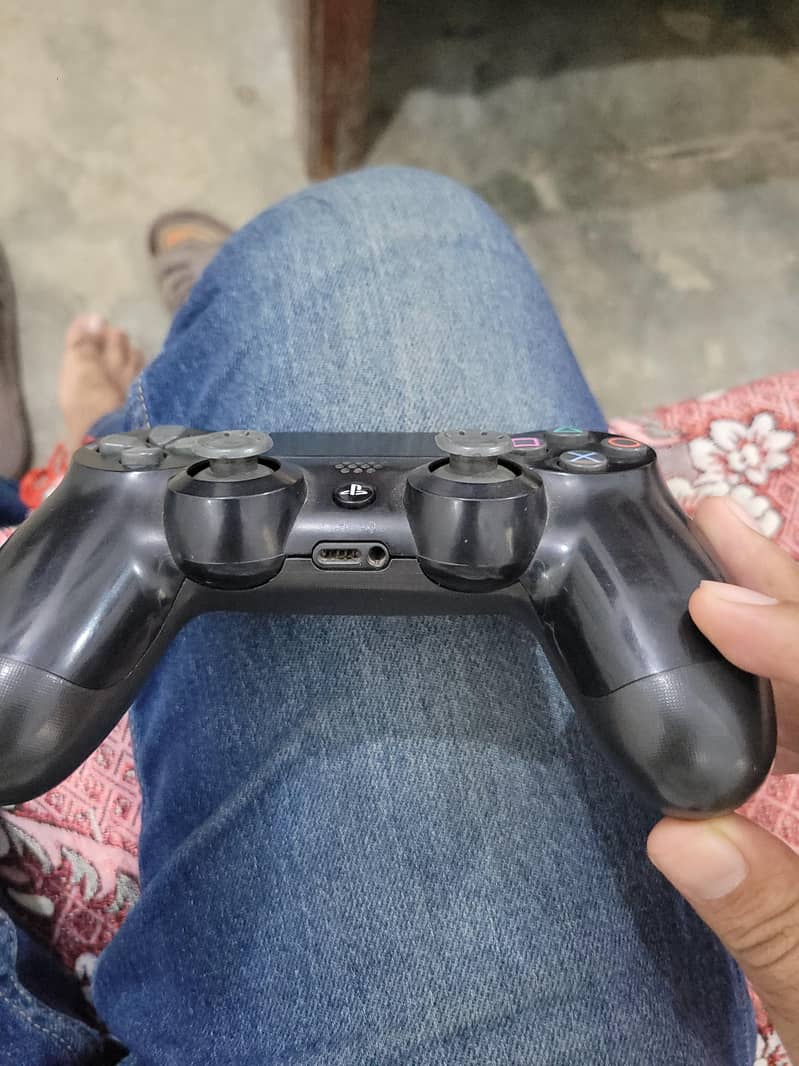 PS4 pro genuine controller 3