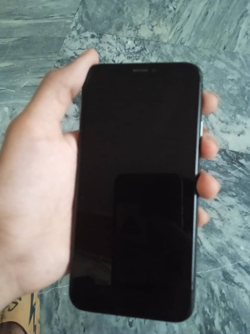 Apple iPhone XS 0
