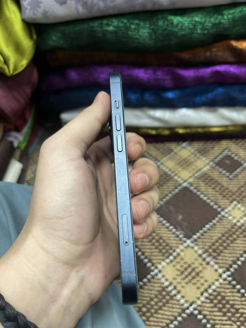 Apple iPhone 13 2