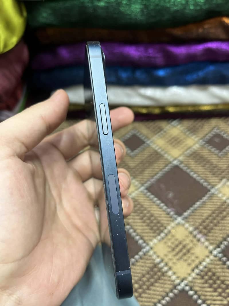 Apple iPhone 13 4