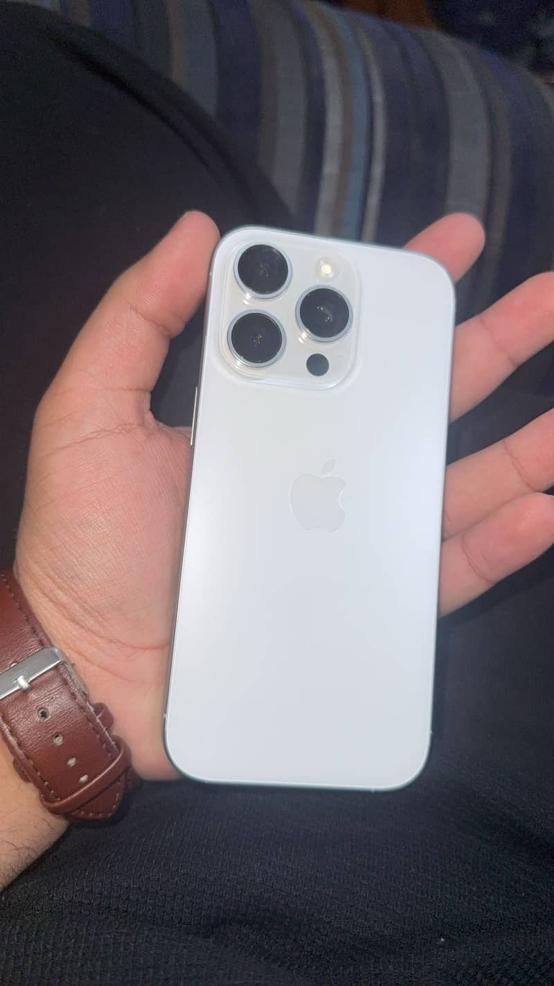 Apple iPhone 16 Pro 0