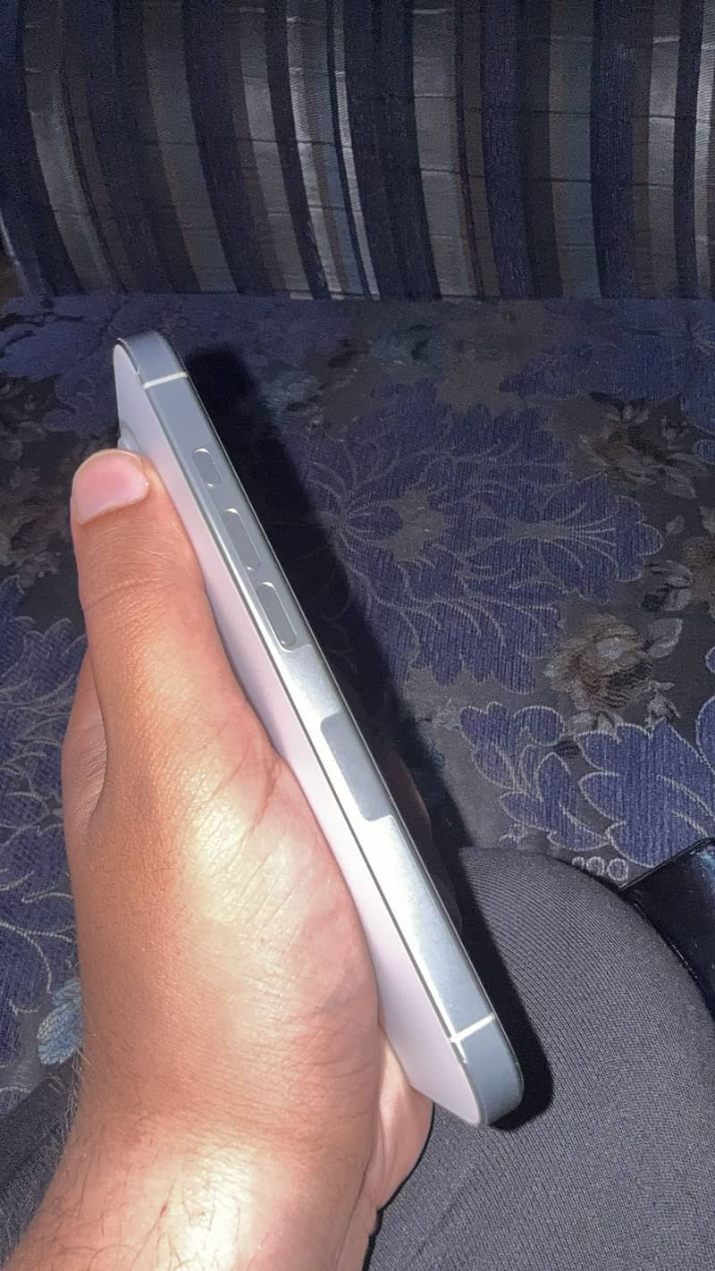 Apple iPhone 16 Pro 2