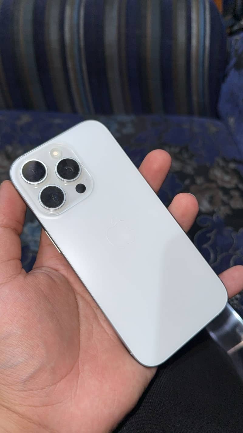 Apple iPhone 16 Pro 3