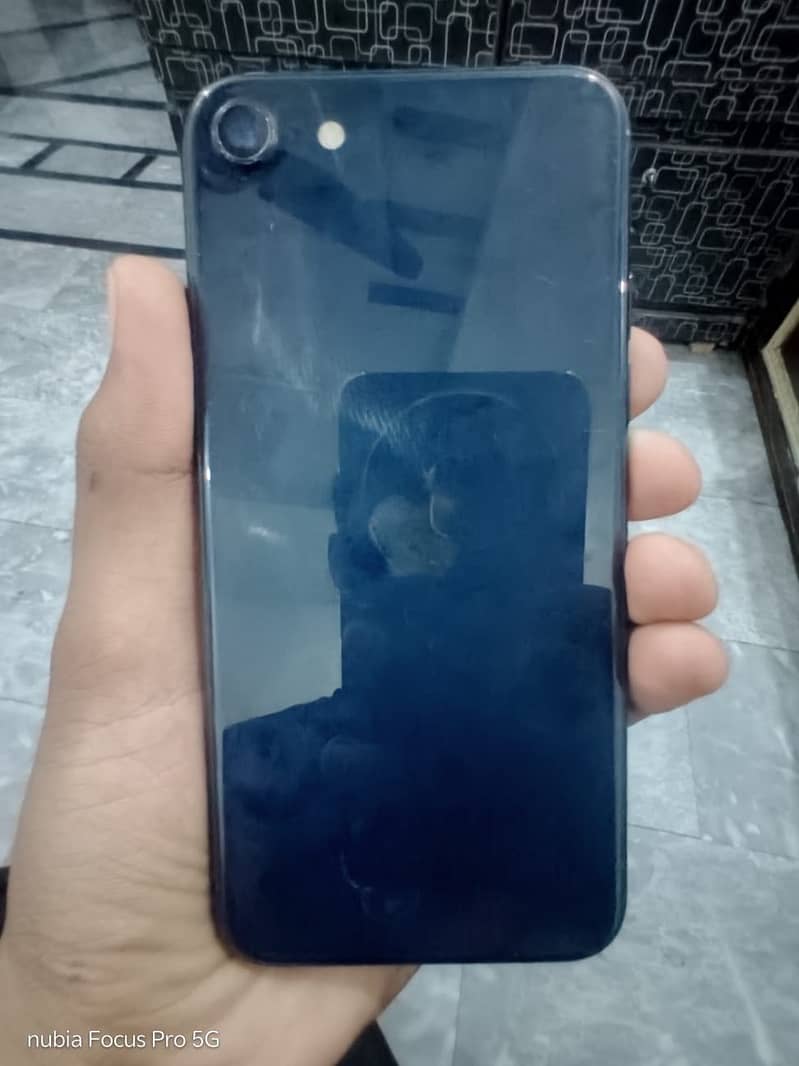 Apple iPhone SE3 4