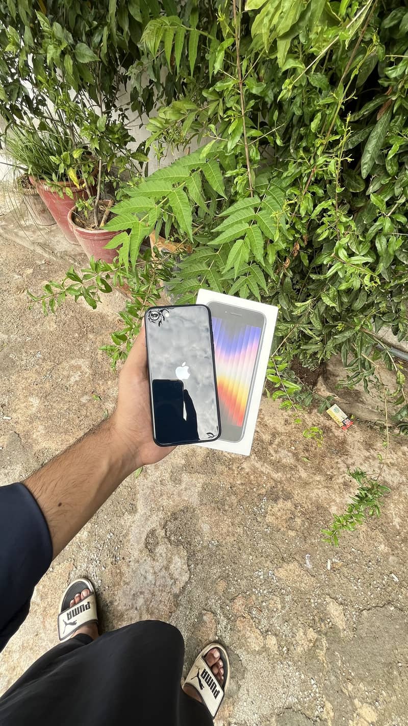 Apple iPhone SE 3rd generation 3
