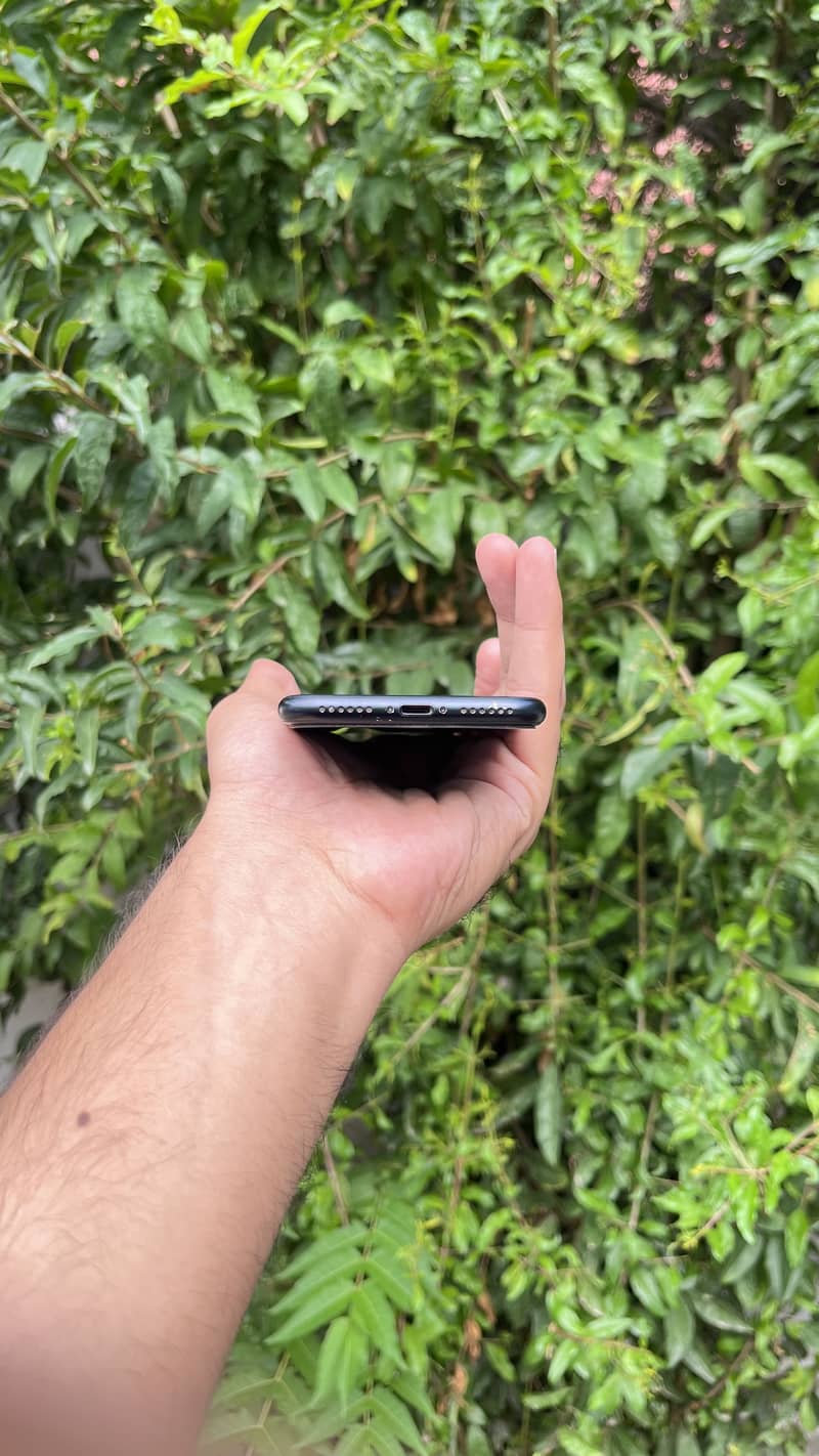 Apple iPhone SE 3rd generation 4