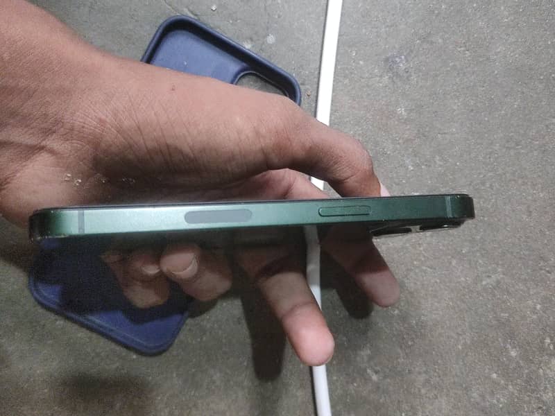 Apple iPhone 13 2