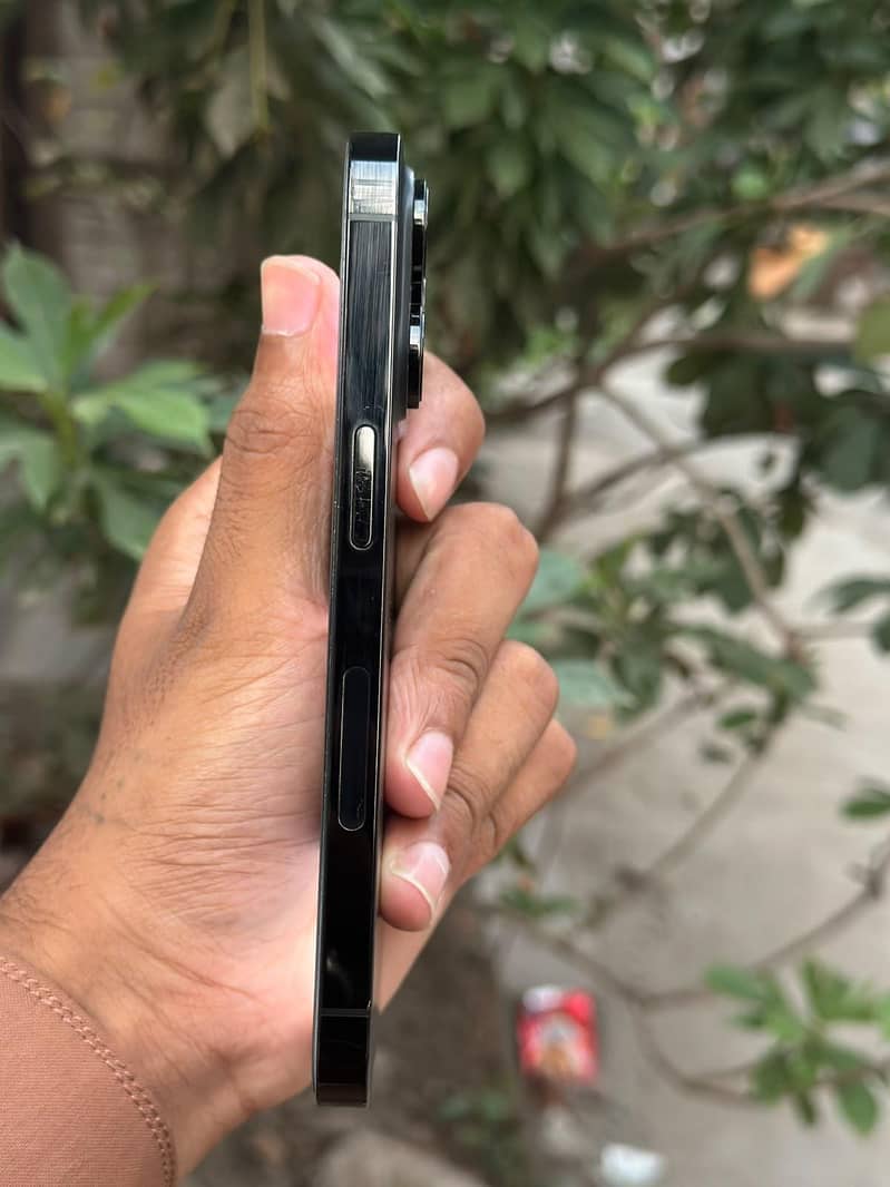 Apple iPhone 14 Pro 1