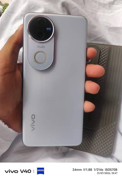 Vivo V50