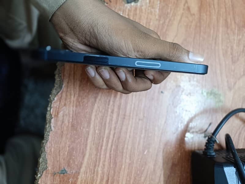 Apple iPhone 13 2