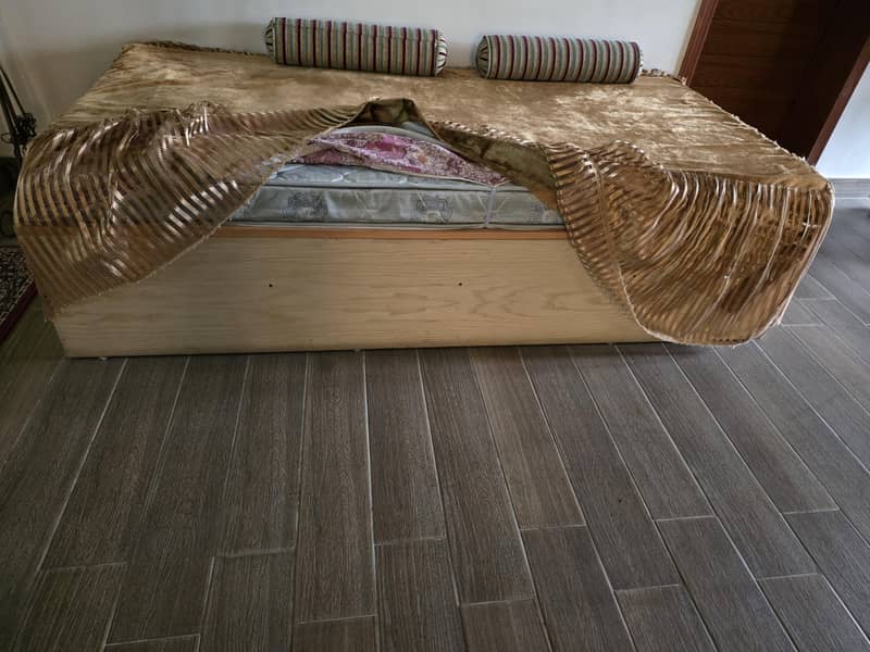 Takhat Bed 1