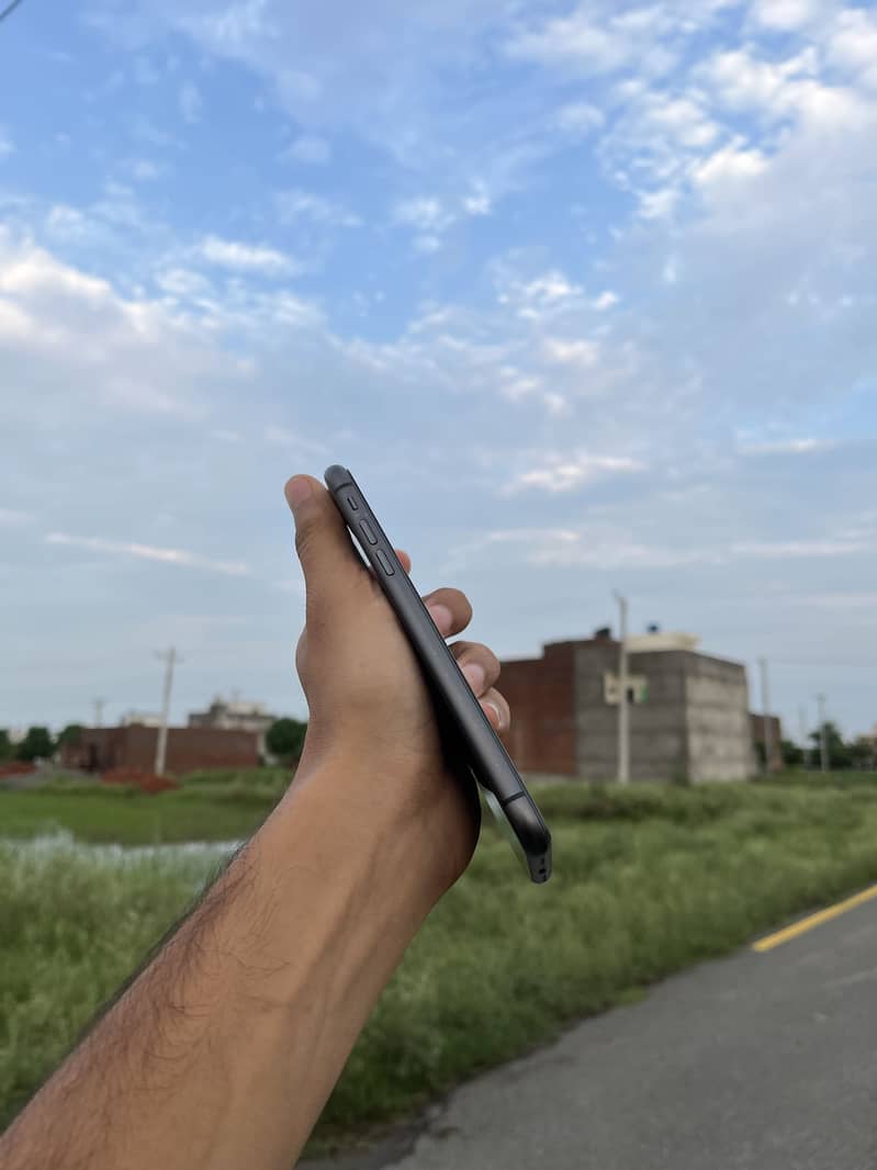 Apple iPhone 11 5