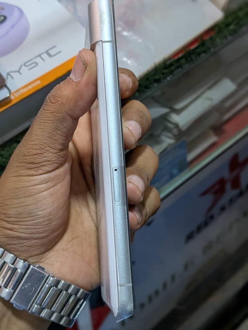 Google Pixel 7 4