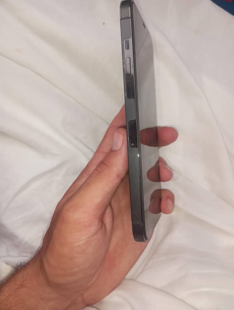 Apple iPhone 12 Pro Max 4