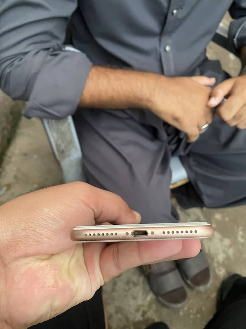 Apple iPhone 8 Plus 0