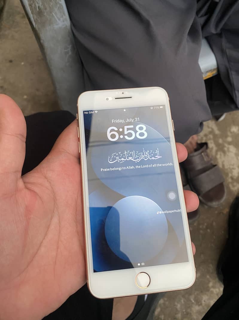 Apple iPhone 8 Plus 4